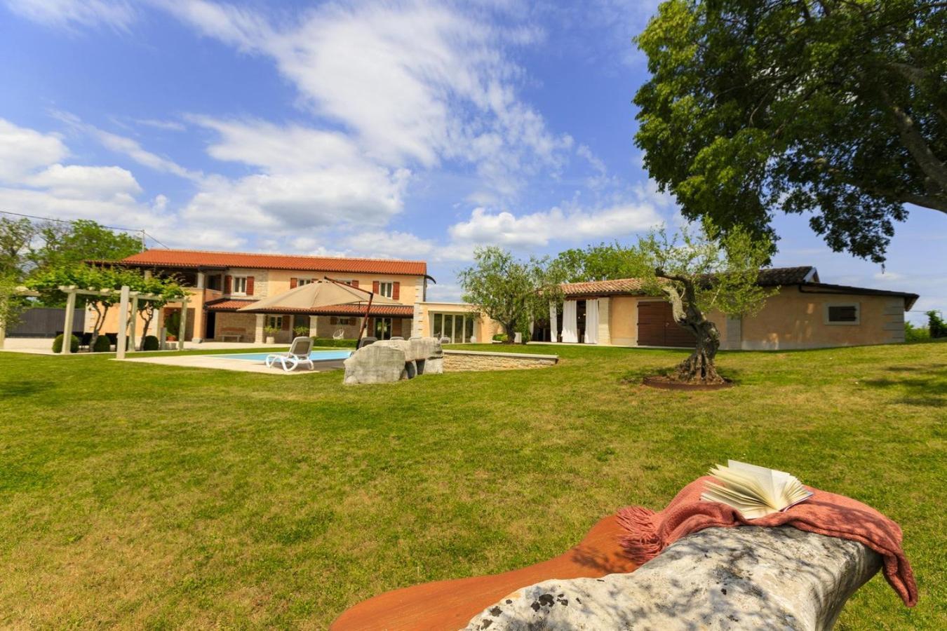 Villa Viscum In Central Istria For 8 Persons With Large Garden - Pet Friendly Pazin Luaran gambar